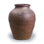 Bizen ware: jar with incised lines.