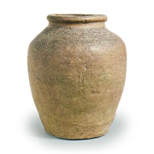 Bizen ware: jar with incised lines.