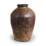 Bizen ware: jar with wavy comb-mark incisions.