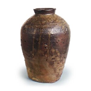 Bizen ware: jar with wavy comb-mark incisions.