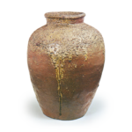 Bizen ware: jar with comb-mark incisions.