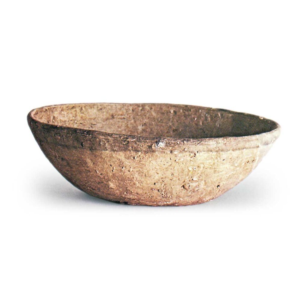 Bizen ware: bowl and dish.