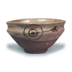 Temmoku tea bowl with design of arrow and target, E-garatsu type