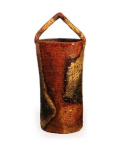 Bizen flower vase with handle across mouth