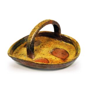 Bizen bowl with handle across mouth