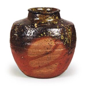 Bizen Tea caddy of katatsuki (angular shoulder) shape with “fire marks". known as "Toun"