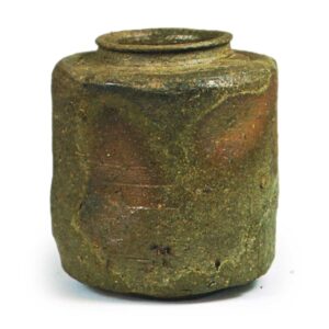 Bizen Tea caddy of katatsuki shape， known as "itose"