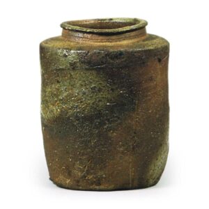 Bizen Tea caddy ot katatsuki shape, known as "Yokogumo"