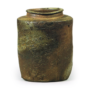 Bizen Tea caddy ot katatsuki shape, known as "Yokogumo"