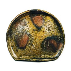 Bizen Shallow bowl in shape of ha If-moon