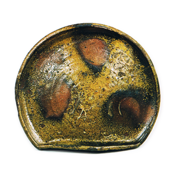 Bizen Shallow bowl in shape of ha If-moon