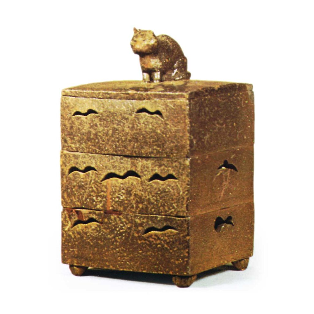 Bizen Tiered box with openwork design of pine-trees,