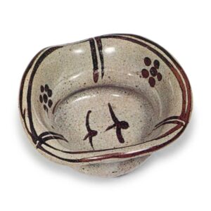 Mukōzuke bowl with design of birds in flight and umebachi crests, E-garatsu type