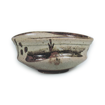 "Shoe"-shaped tea bowl, E-garatsu type
