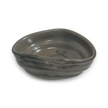 "Shoe"-shaped tea bowl, E-garatsu type