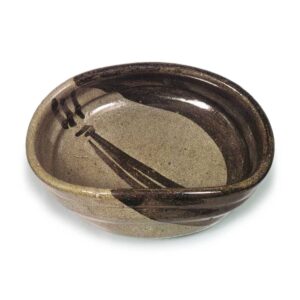 "Shoe"-shaped tea bowl with design of noshi (band of cloth tied in floral knot, symbol of congratulations), E-garatsu type