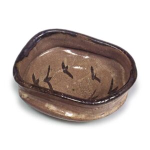 "Shoe"-shaped tea bowl with design of birds in flight, E-garatsu type