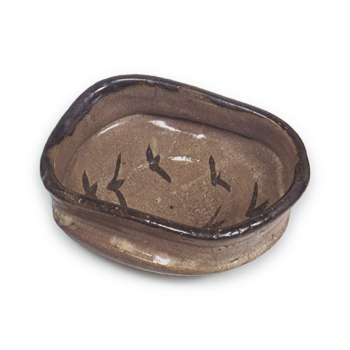 "Shoe"-shaped tea bowl with design of birds in flight, E-garatsu type