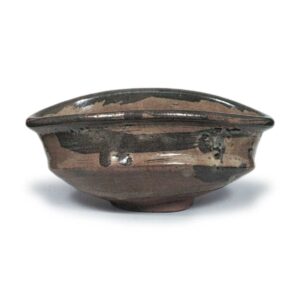 "Shoe"-shaped tea bowl, E-garatsu type