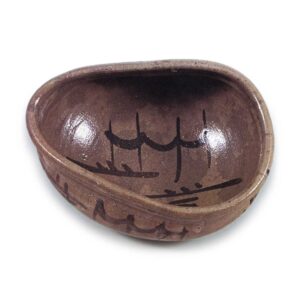 "Shoe"-shaped tea bowl with design of fishing-net, E-garatsu type