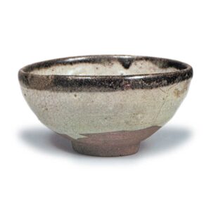 Tea bowl with black rim