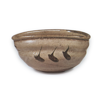 "Shoe"-shaped bowl with dotted design, E-garatsu type