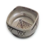 Small bowl with design of fishing-net dried on shore, E-garatsu type