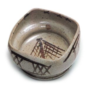 Small bowl with design of fishing-net dried on shore, E-garatsu type