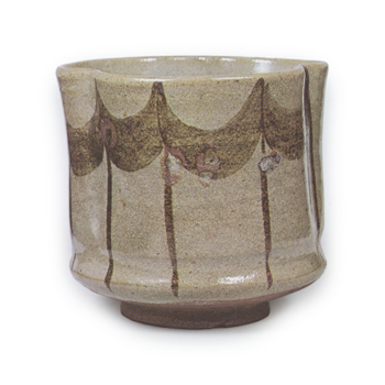 Mukōzuke bowl in the shape of trefoil with design of fishing-net dried on shore, E-garatsu type