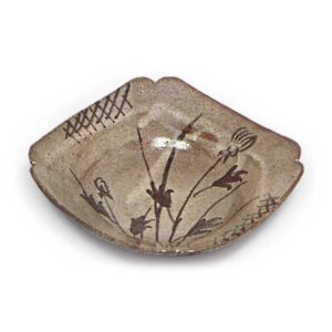 Five square mukōzuke bowls with flowering grass design, E-garatsu type