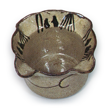 Five mukōzuke bowls in the shape of open flower with scrolling grass designs, E-garatsu type