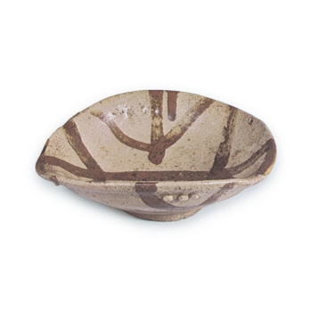 Mukōzuke bowl in the shape of lotus leaf, E-garatsu type