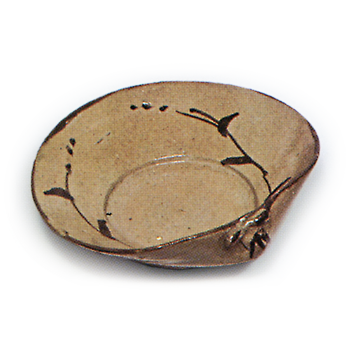 Five mukozuke bowls in the shape of clam with grass design, E-garatsu type