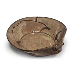 Five mukozuke bowls in the shape of clam with grass design, E-garatsu type