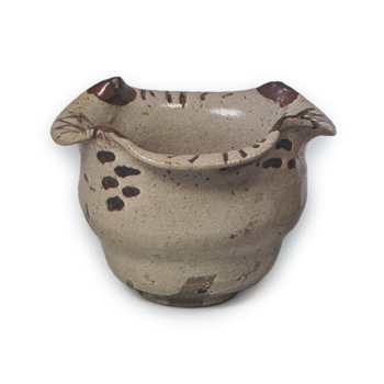 Two mukozuke bowls with square mouth, E-garatsu type