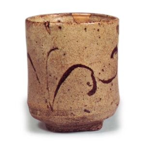 Guinomi (wine cup) with grass design, E-garatsu type
Height 7.6cm