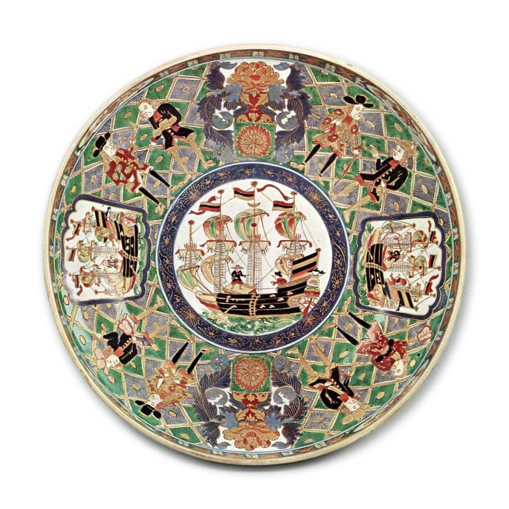 Large top-shaped bowl with five ship design,