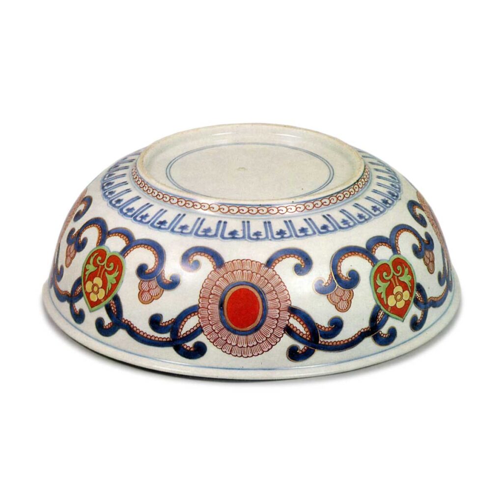 Bowl with seashore design,