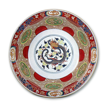 Deep bowl with rounded dragon design,