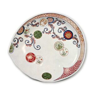 Dish in shape of awabi(ear shell) with rounder design,