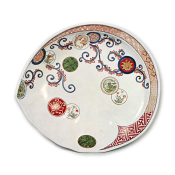 Dish in shape of awabi(ear shell) with rounder design,