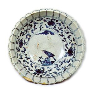 Large chrysanthemum-shaped bowl with bird design,