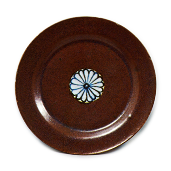 Dish with chrysanthemum design,