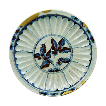 Dish with chrysanthemum design,