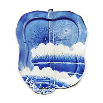 Dish in shape of gunbai (military general's baton) with brushwood fence design,