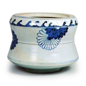 Water jar with dohimo (raised band round the side), with chrysanthemum design,