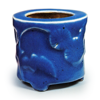 Incense burner with relief design of dandelions,