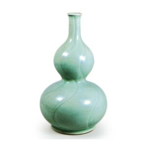 Gourd-shaped wine bottle with spiral design,