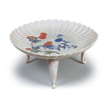 Three-legged dish with chrysanthemum design, enamelled ware