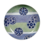 Dish with karahana (conventionalized flowers) design, blue and white，partial celadon glaze